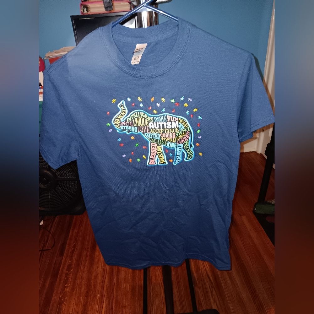NWOT Gildan Heavy Cotton Autism Awareness Elephant T-Shirt Blue Small